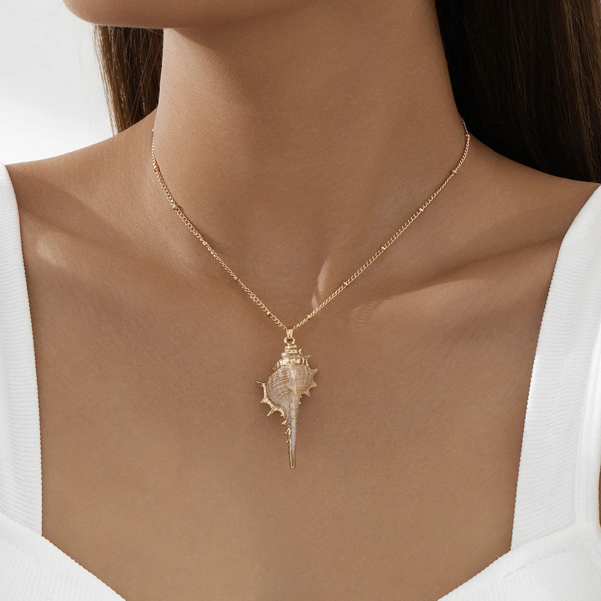 Summer Beach Necklace - Natural Conch Shell Pendant Gold Plated Rim Boho Sea Jewelry for Women Personalized Niche Necklace