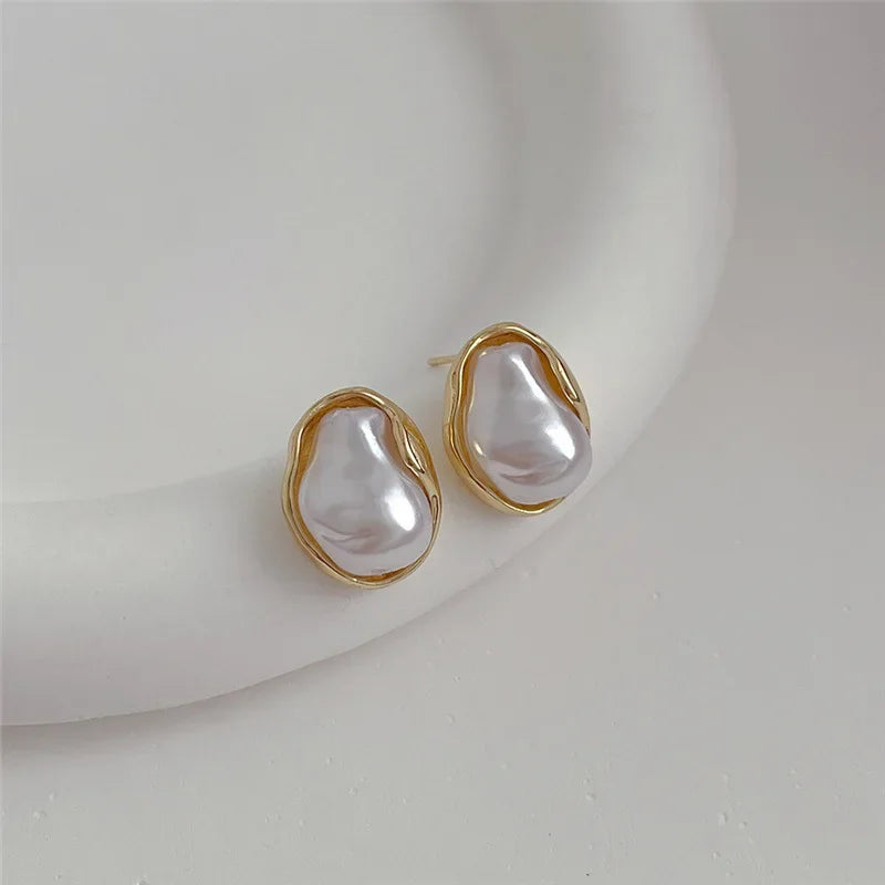 Geometric Irregular Round Pearl Earrings for Women Unusual Irregular Gold Color Metal Side Earrings Boho Trendy Jewelry Gift