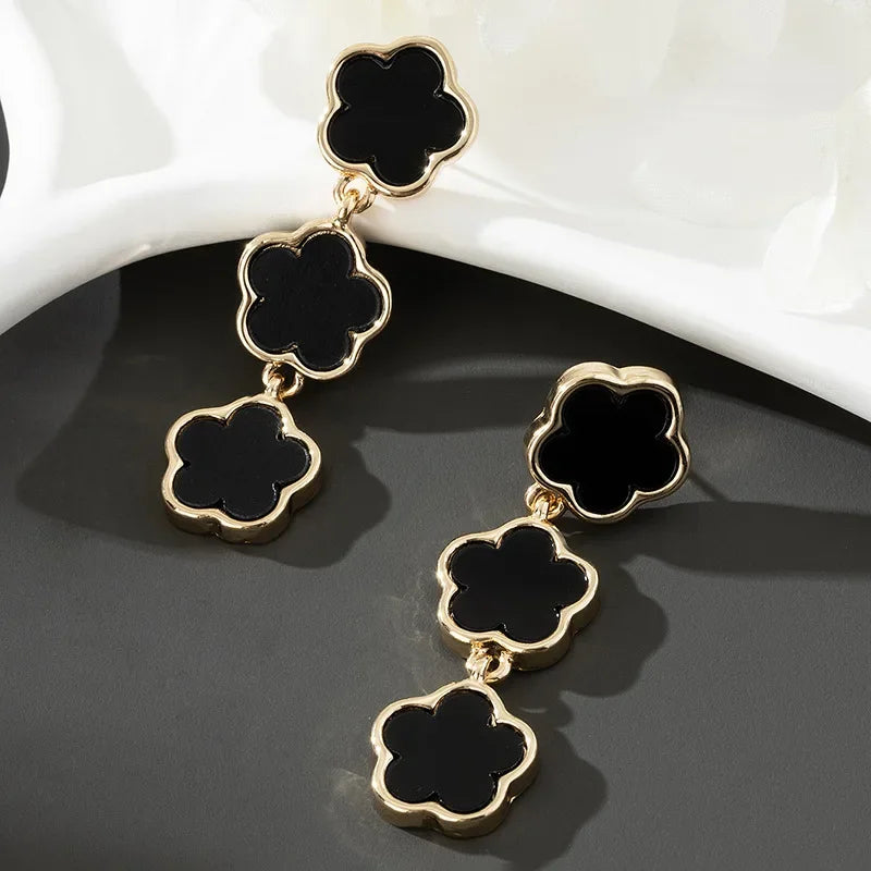 Boho White Shell Lucky Five-Petal Flower Stud Earrings for Women Ladie Classic Vintage Heart Shape Crystal Party Banquet Jewelry