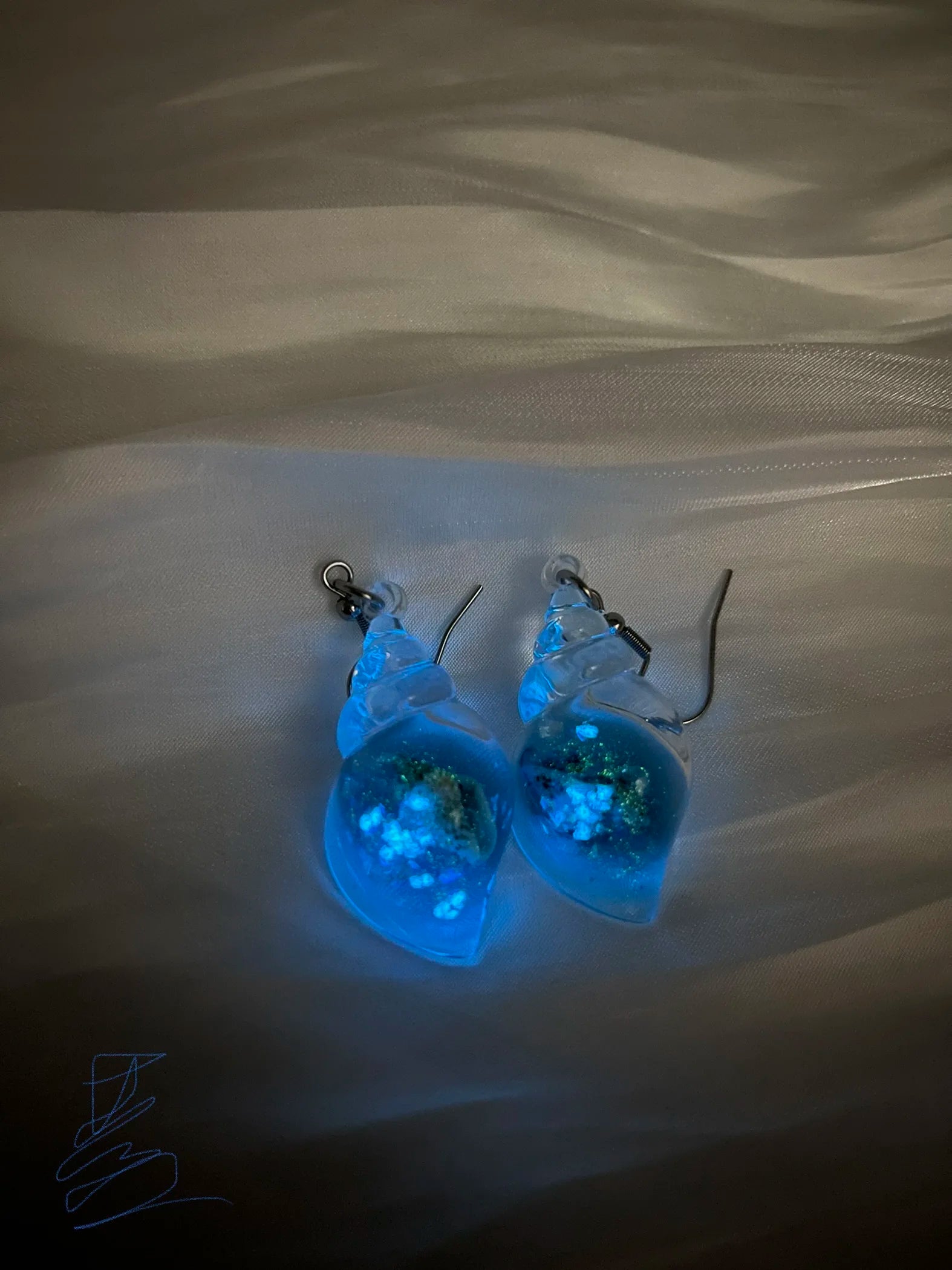 Ghost in Bottle Earrings Glow in the Dark Ghost Dangle Earrings Luminous Halloween Jewelry for Women and Girl - Charlie Dolly