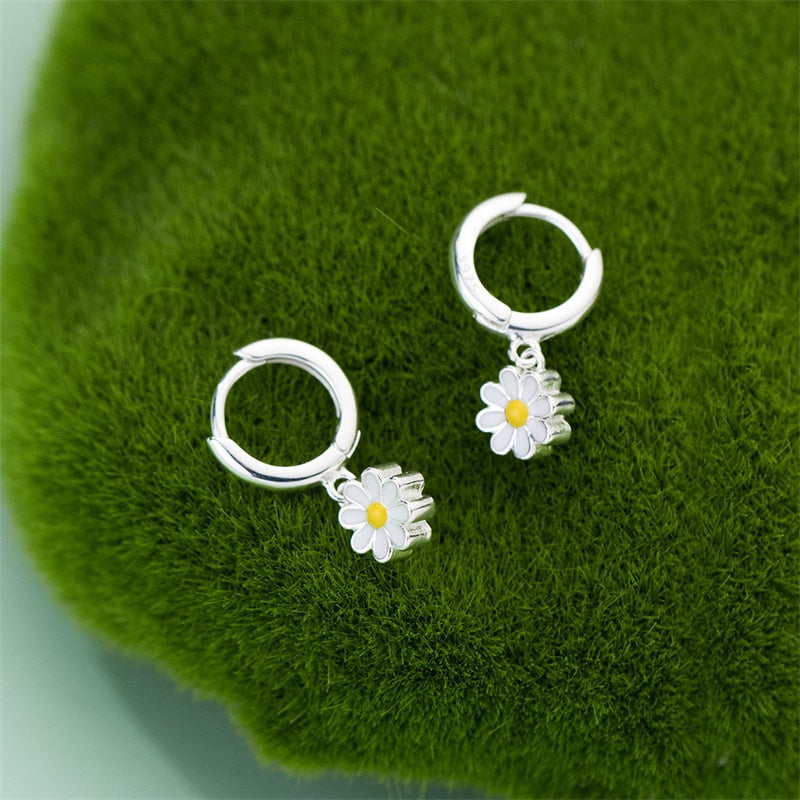 Cute Daisy Flower Pendant Hoop Earrings For Women Korean Sweet Circle Earrings Girl Wedding Party Jewelry Gift - Charlie Dolly