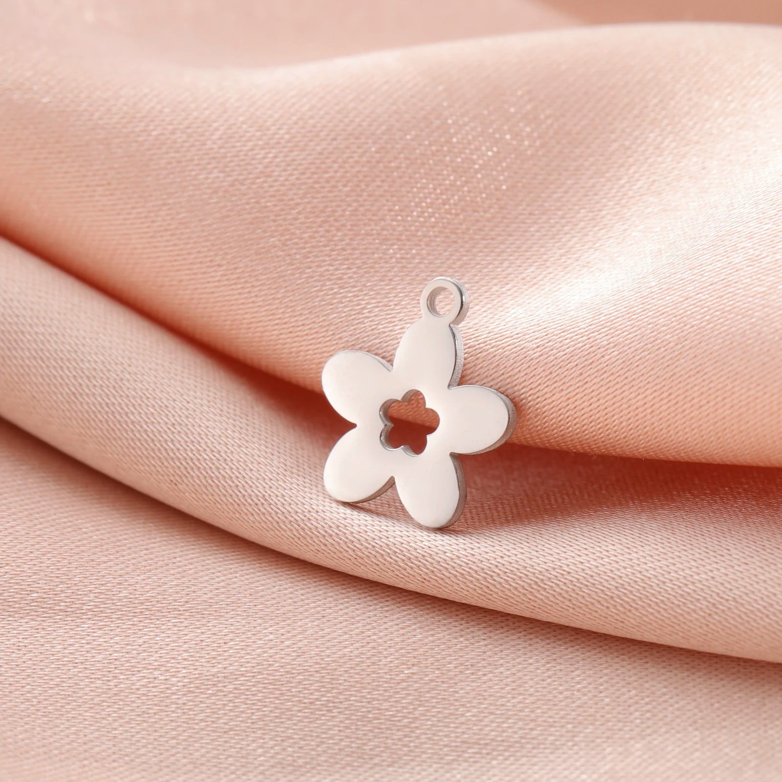 5 pieces of lotus shell stainless steel bracelet pendant necklace small sun shell pendant DIY necklace bracelet earrings jewelry