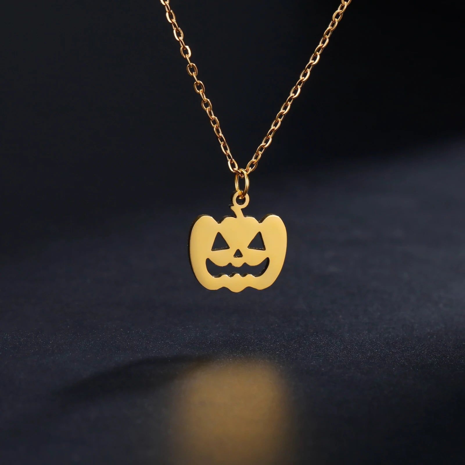 Cazador Halloween Pumpkin Bat Moon Necklace for Women Stainless Steel Pendant Chain Necklace Jewelry Party Gift 2024 Wholesale - Charlie Dolly