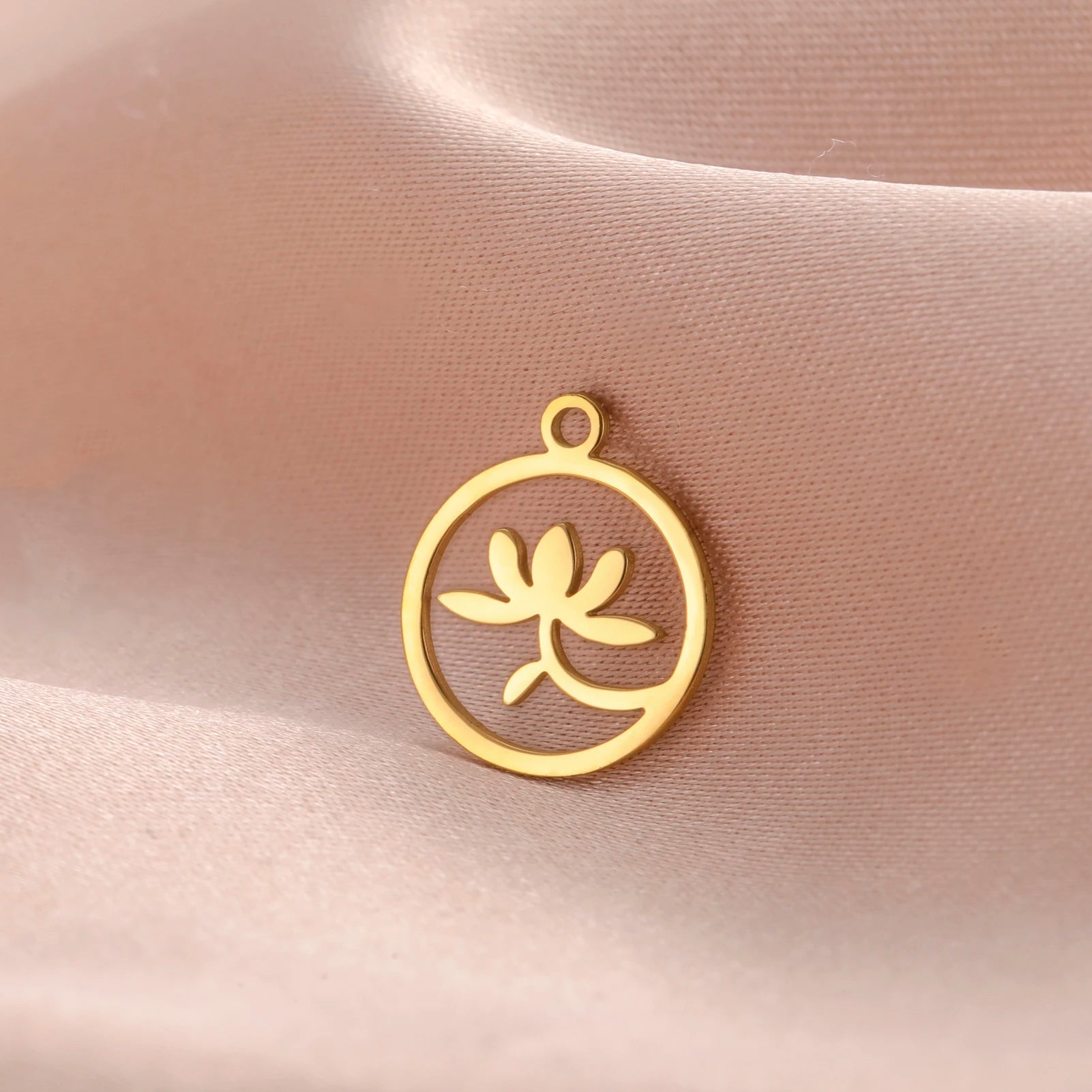 5 pieces of lotus shell stainless steel bracelet pendant necklace small sun shell pendant DIY necklace bracelet earrings jewelry