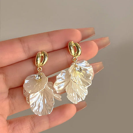 Glossy Shell Flower and Pearl Pendant Boho Earrings