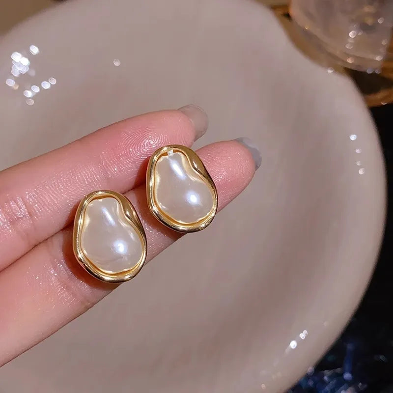 Geometric Irregular Round Pearl Earrings for Women Unusual Irregular Gold Color Metal Side Earrings Boho Trendy Jewelry Gift