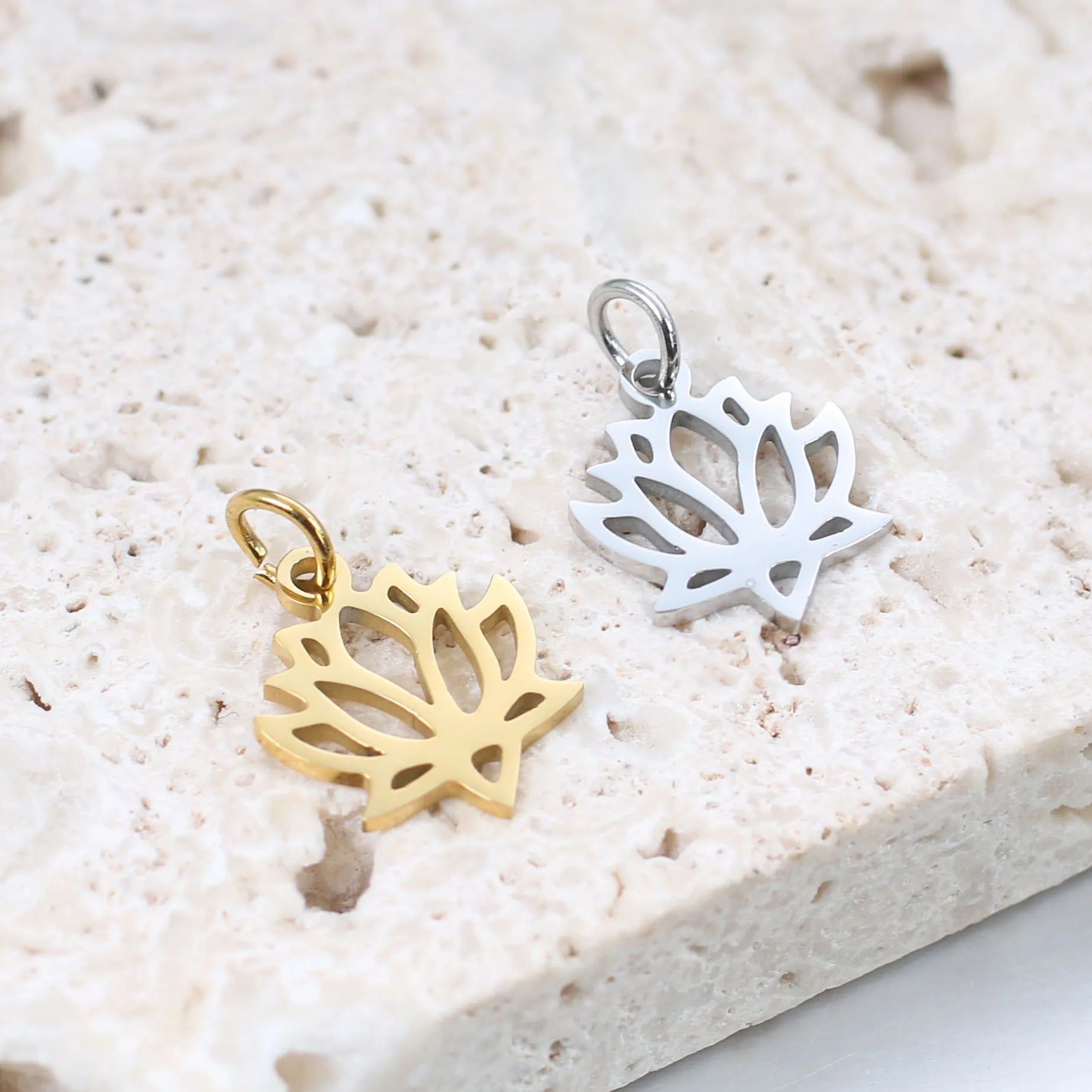DOOYIO 5pcs/Lot Stainless Steel Hollow-out Lotus Pendant Female DIY Necklace Bracelet Handmade Charm Accessories