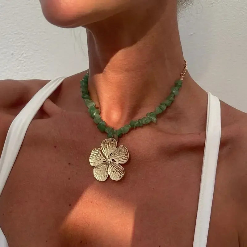 Boho Irregular Natural Stone Necklace For Women Exquisite Metal Flower Clavicle Chain Beach Party Jewelry Accessories Gift