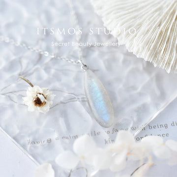 ITSMOS Teardrop Labradorite Long Raw Crystal Pendant Protection Stone Necklace Moon Goddess Jewelry Gift for Spiritual Women