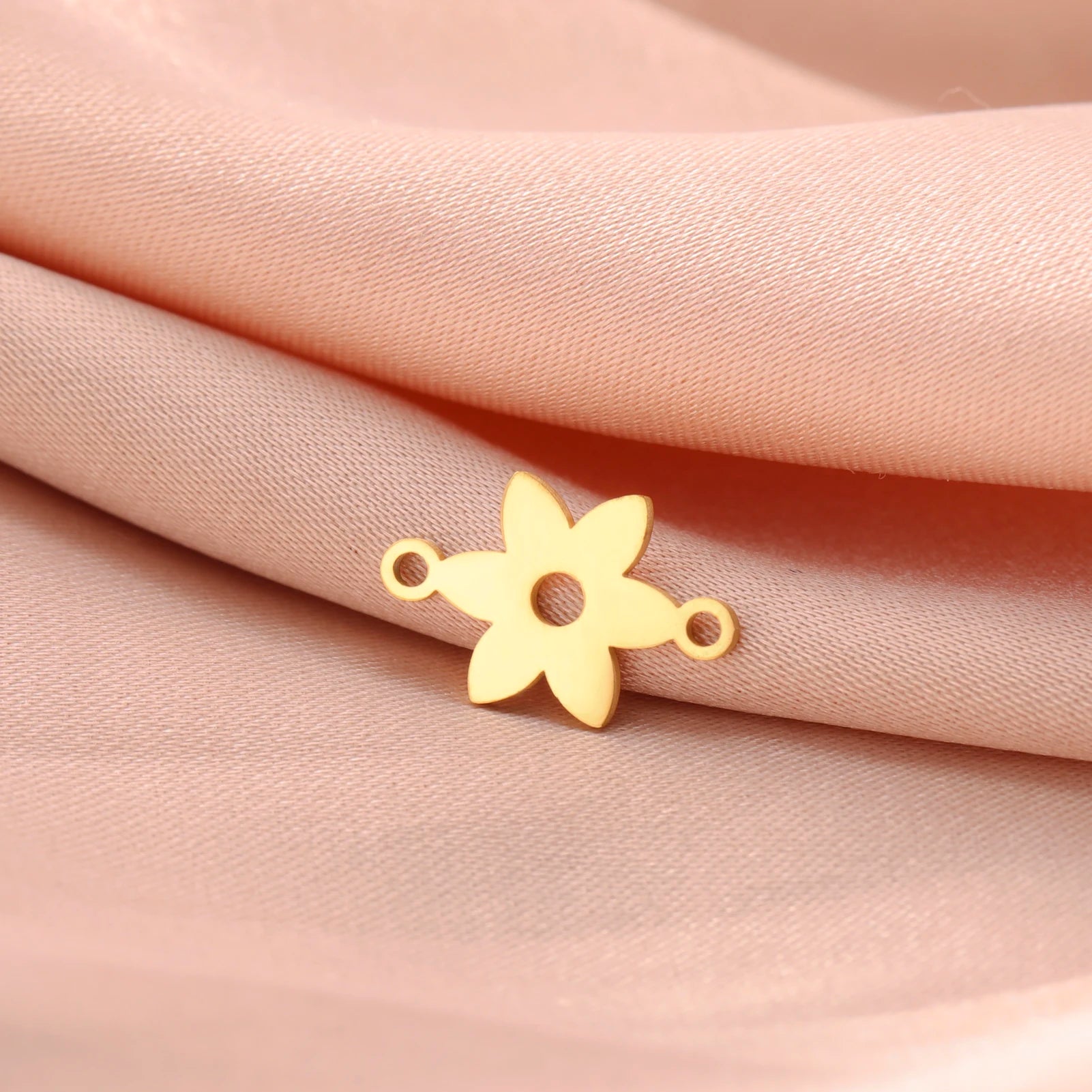 5 pieces of lotus shell stainless steel bracelet pendant necklace small sun shell pendant DIY necklace bracelet earrings jewelry