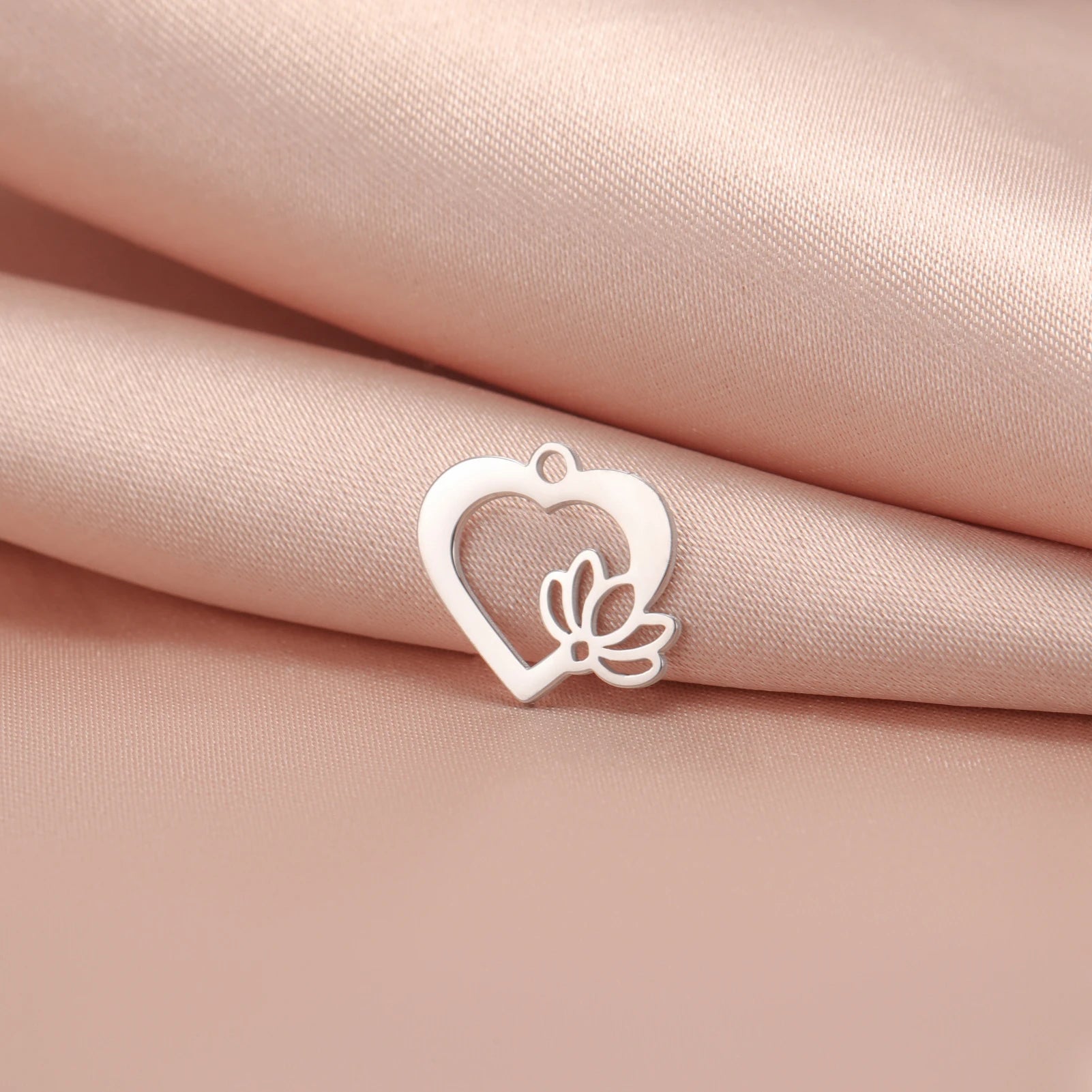 5 pieces of lotus shell stainless steel bracelet pendant necklace small sun shell pendant DIY necklace bracelet earrings jewelry