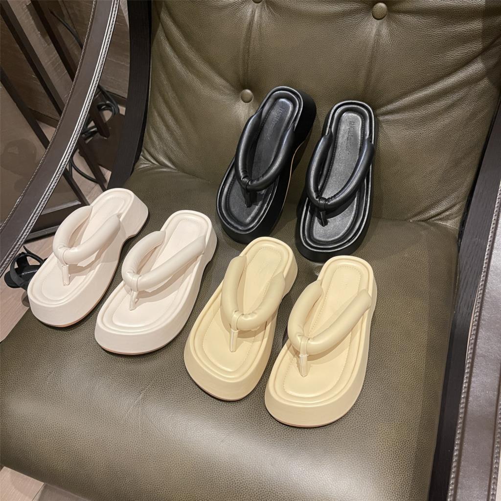 FAFA Slippers Female Summer Outside Wear 2023 New Thick Bottom Clip Toe Sandals Fashion Cream Bread Bubble Slippers Flip-flops