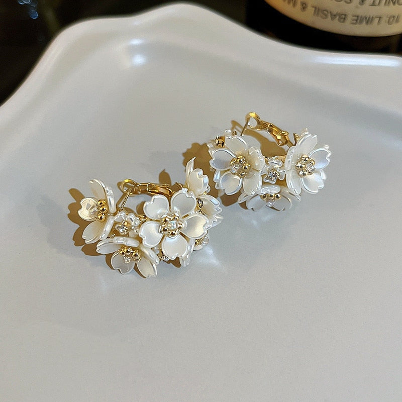 Cute Daisy Flower Pendant Hoop Earrings For Women Korean Sweet Circle Earrings Girl Wedding Party Jewelry Gift - Charlie Dolly