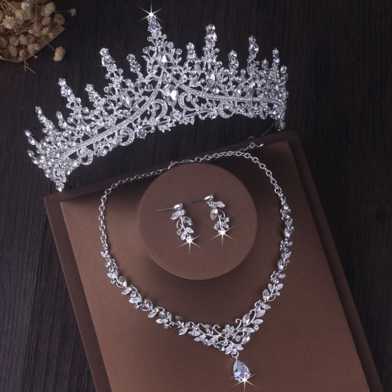 Gorgeous Silver Color Crystal Bridal Jewelry Sets Fashion Tiaras Crown Earrings Choker Necklace Women Wedding Dress Jewelry Set 3pcs Jewelry Set Gorgeous Silver Color Crystal Bridal Jewelry Sets Fashion Tiaras Crown Earrings Choker Necklace Women Wedding Dress Jewelry Set 3pcs Jewelry Set