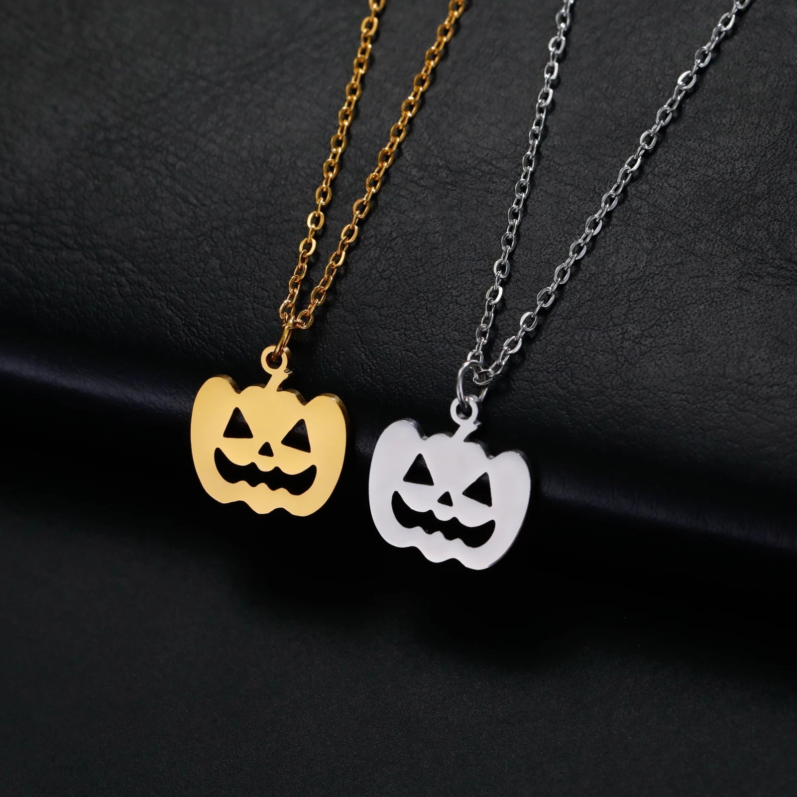 Cazador Halloween Pumpkin Bat Moon Necklace for Women Stainless Steel Pendant Chain Necklace Jewelry Party Gift 2024 Wholesale - Charlie Dolly
