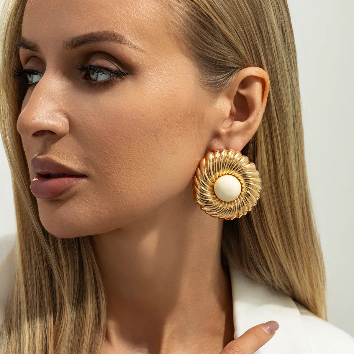 New Trendy Geometric Big Spiral Stud Earrings Women Boho Inlaid Resin Acrylic Beads Earrings Vacation Jewelry Accessories