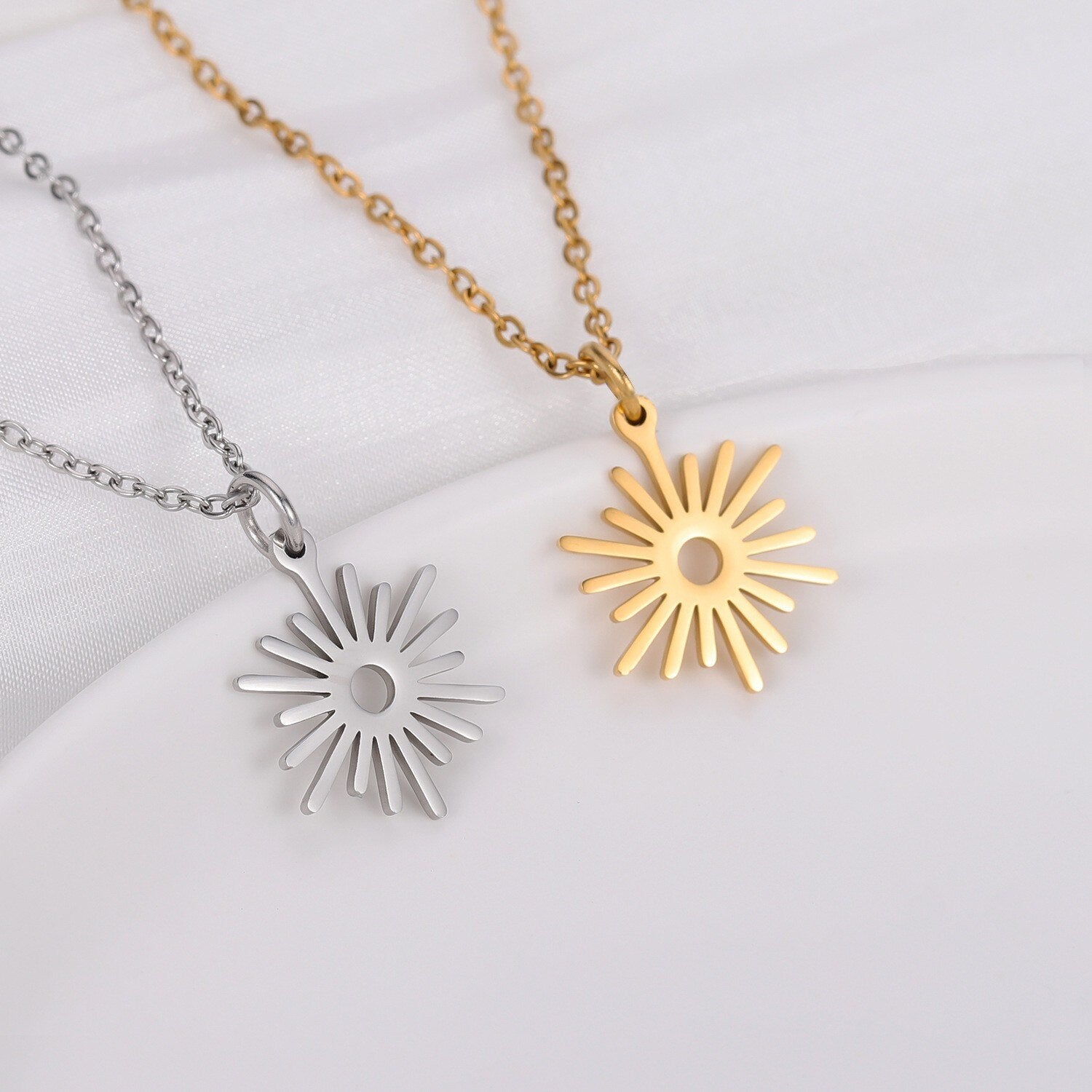 Hollow Sunflower Pendant Necklace Women's Necklace New Fashion Stainless Steel Jewelry Hip Hop Punk Accessories Wholesale - Charlie Dolly