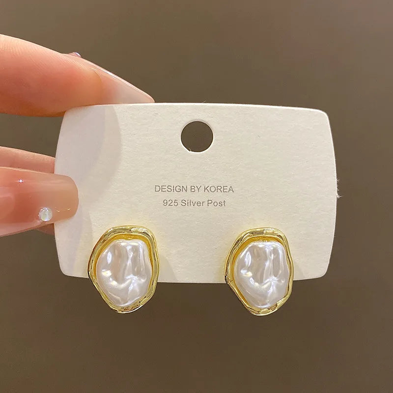 Geometric Irregular Round Pearl Earrings for Women Unusual Irregular Gold Color Metal Side Earrings Boho Trendy Jewelry Gift