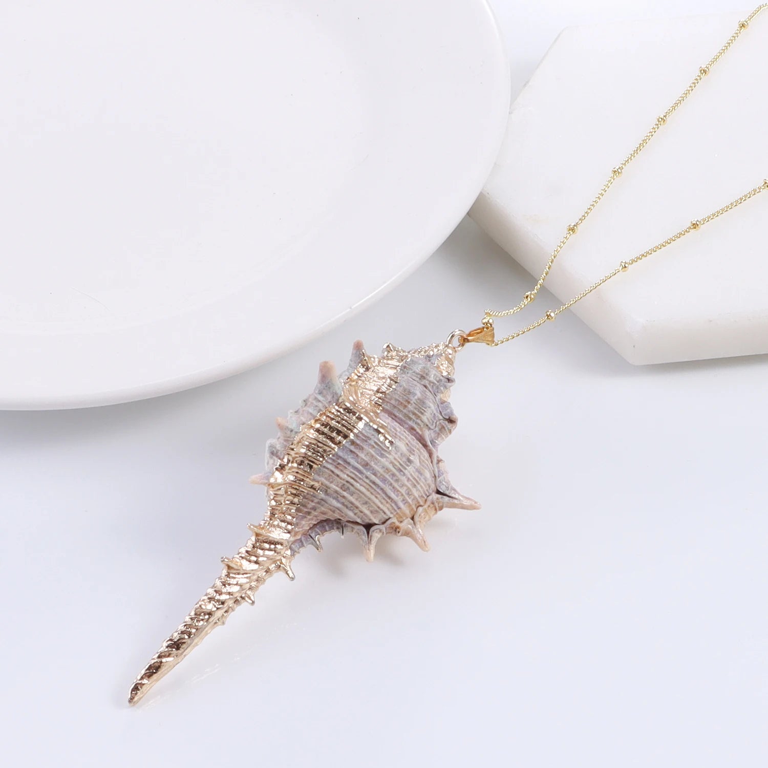 Summer Beach Necklace - Natural Conch Shell Pendant Gold Plated Rim Boho Sea Jewelry for Women Personalized Niche Necklace