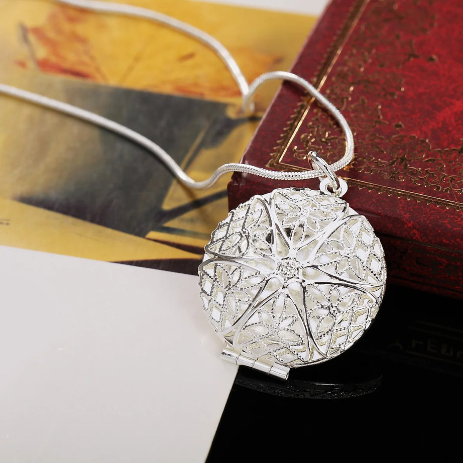 Sterling Silver Seashell Photo Frame Pendant Snake Chain Necklace