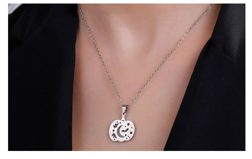 Cazador Halloween Pumpkin Bat Moon Necklace for Women Stainless Steel Pendant Chain Necklace Jewelry Party Gift 2024 Wholesale - Charlie Dolly