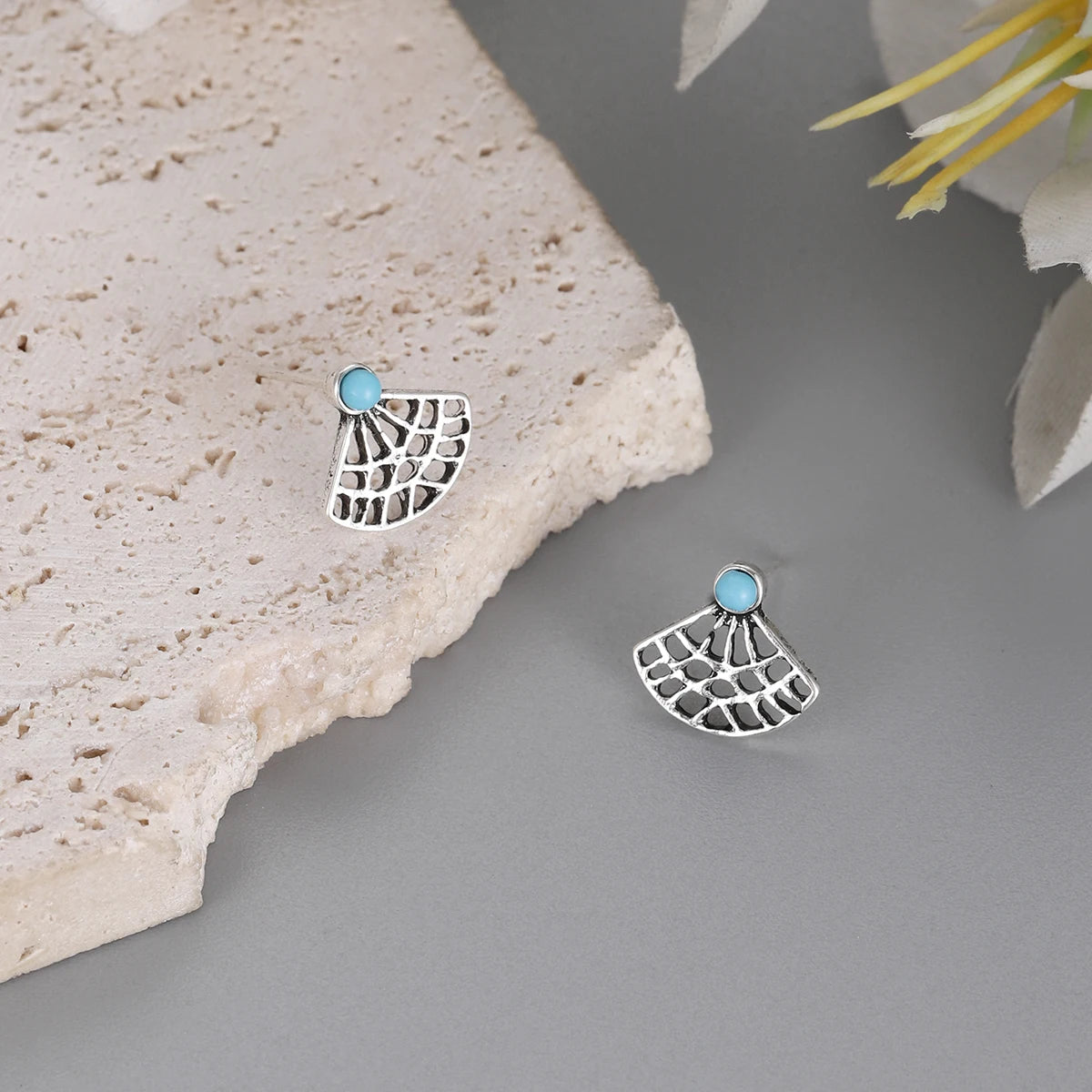 Boho New Turquoise Inlaid Mini Earring for Women Charm Silver Metal Arrow Triangle Geometric Earrings Piercing Stud Jewelry