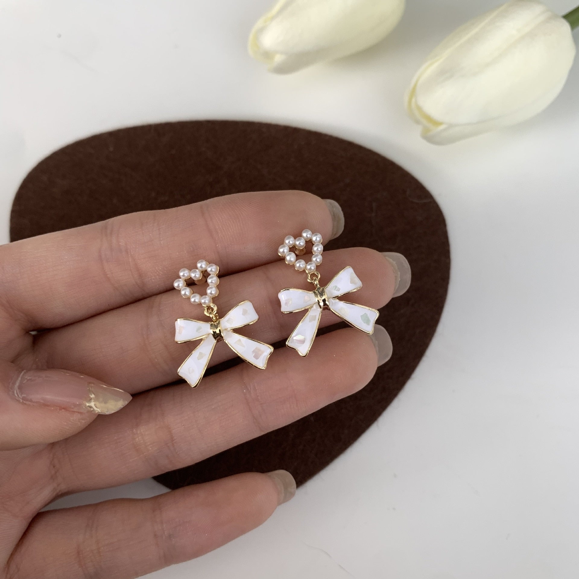 |200001034:361180#clip on earrings|200001034:200003759#pierced ears